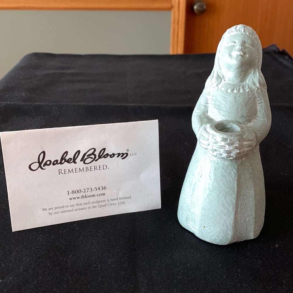 Isabel Bloom, Basket Angel